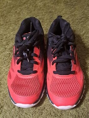 FILS Boys Red Lace Sneakers Size 1.